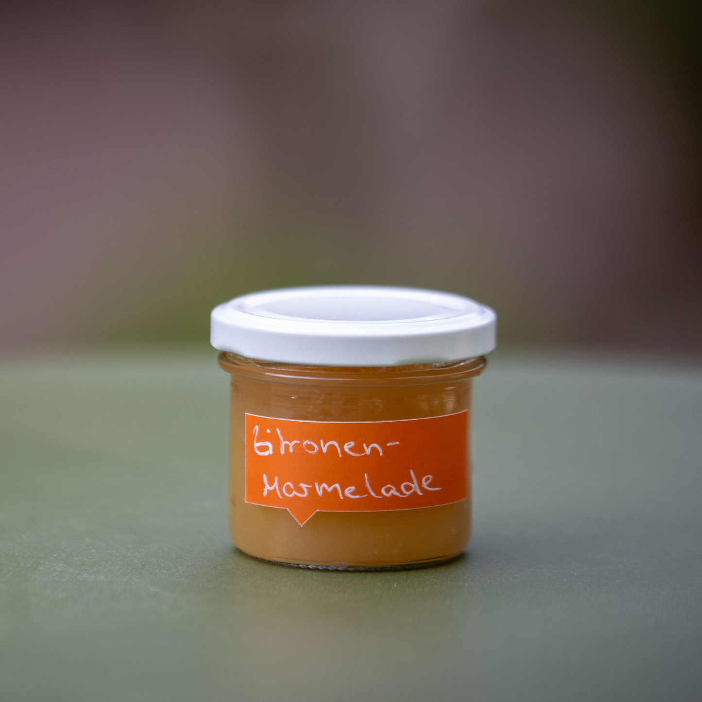 Zitronenmarmelade im Glas